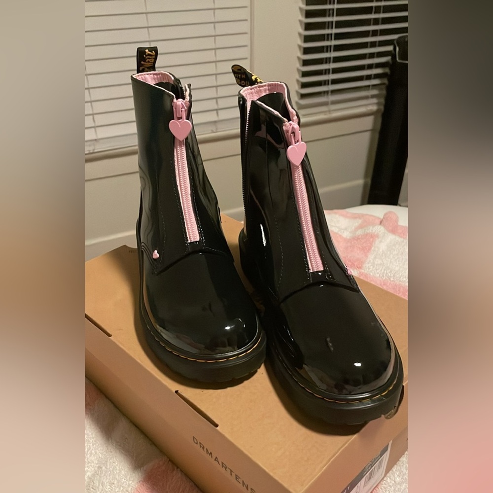 Dr Marten’s Black and Pink Big Kids Size boots